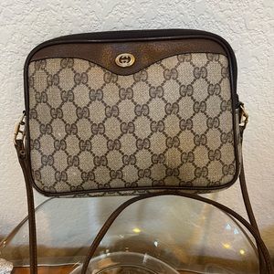 AUTHENTIC GUCCI SUPREME MONOGRAM CROSSBODY
